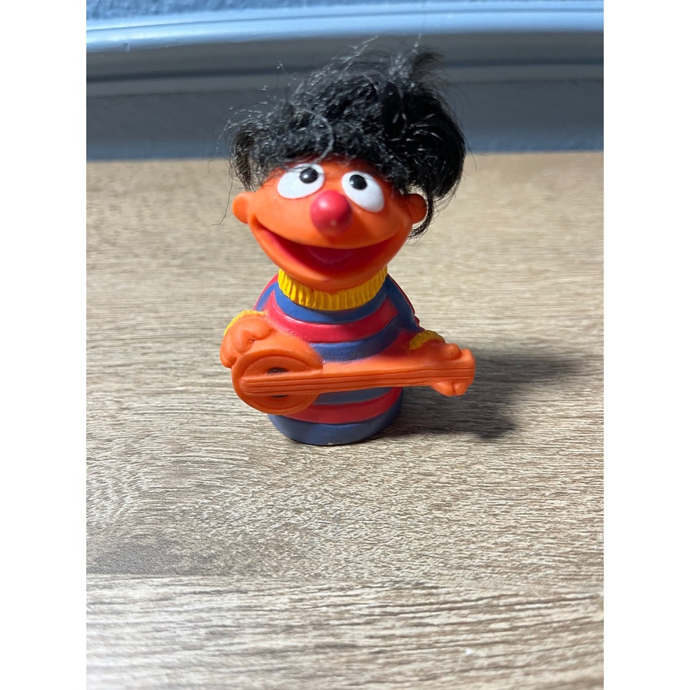 Vintage Muppets Ernie Rubber Figure Toy Banjo Plays Music‎